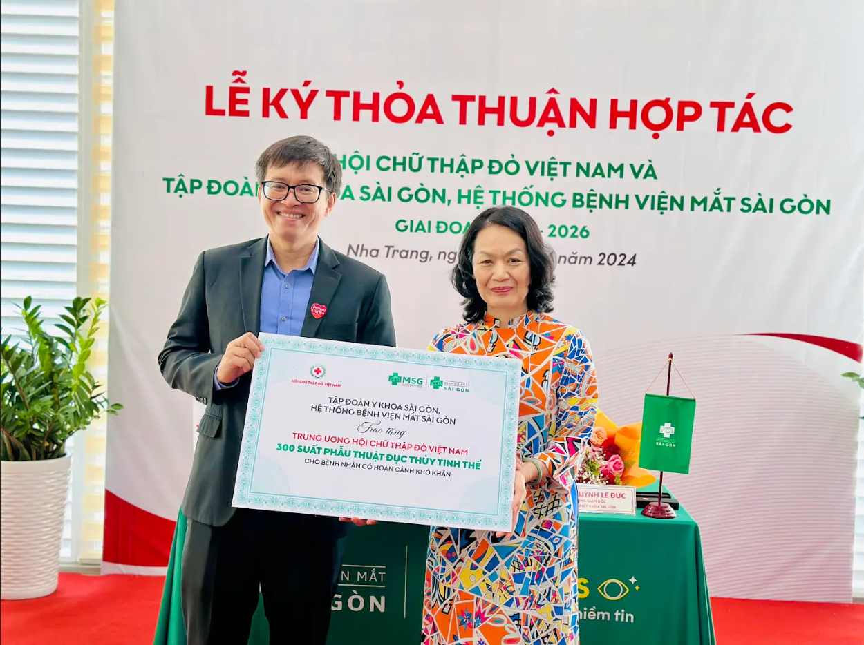 Hệ thống Bệnh viện Mắt Sài Gòn ký kết phối hợp với Hội Chữ thập đỏ Việt Nam